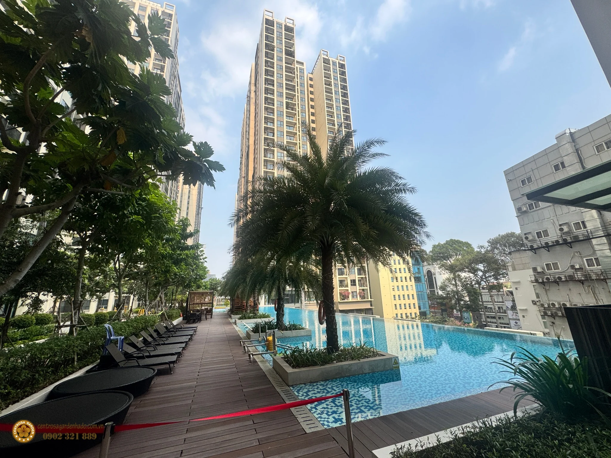 Hồ bơi tràn dài nội khu dự án bán căn hộ Hà Đô Centrosa 2PN Quận 10