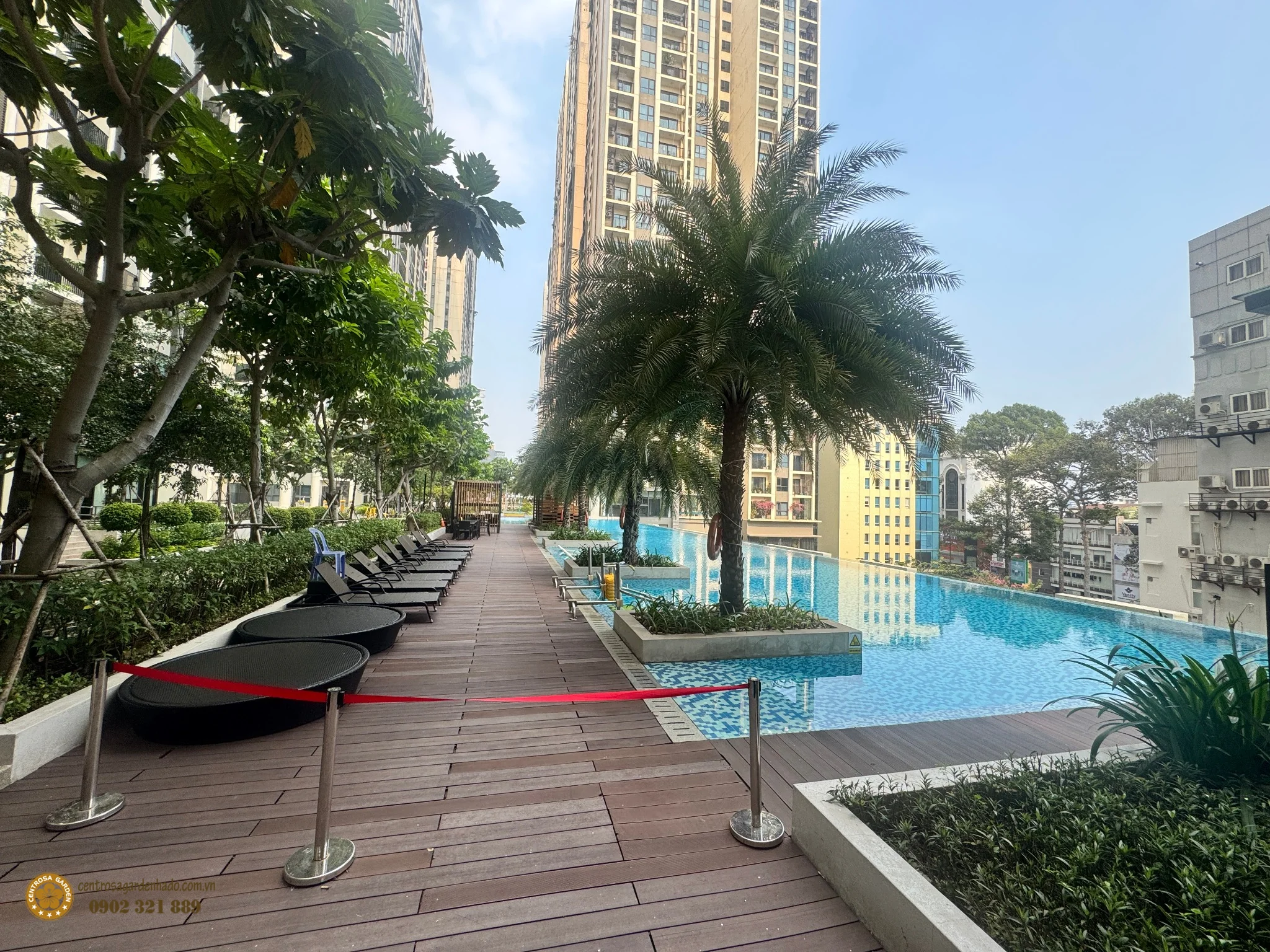 Hồ bơi view thoáng nội khu dự án bán căn hộ Hà Đô Centrosa 2PN