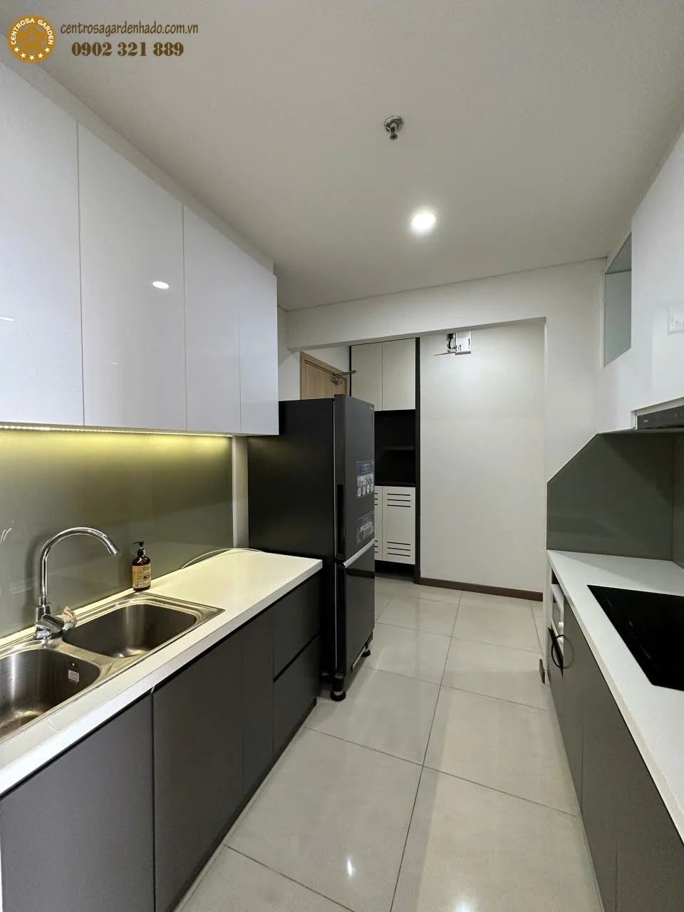 Nhà bếp đầy đủ nội thất căn hộ Jasmine 2 Hà Đô Centrosa 2PN 86m²